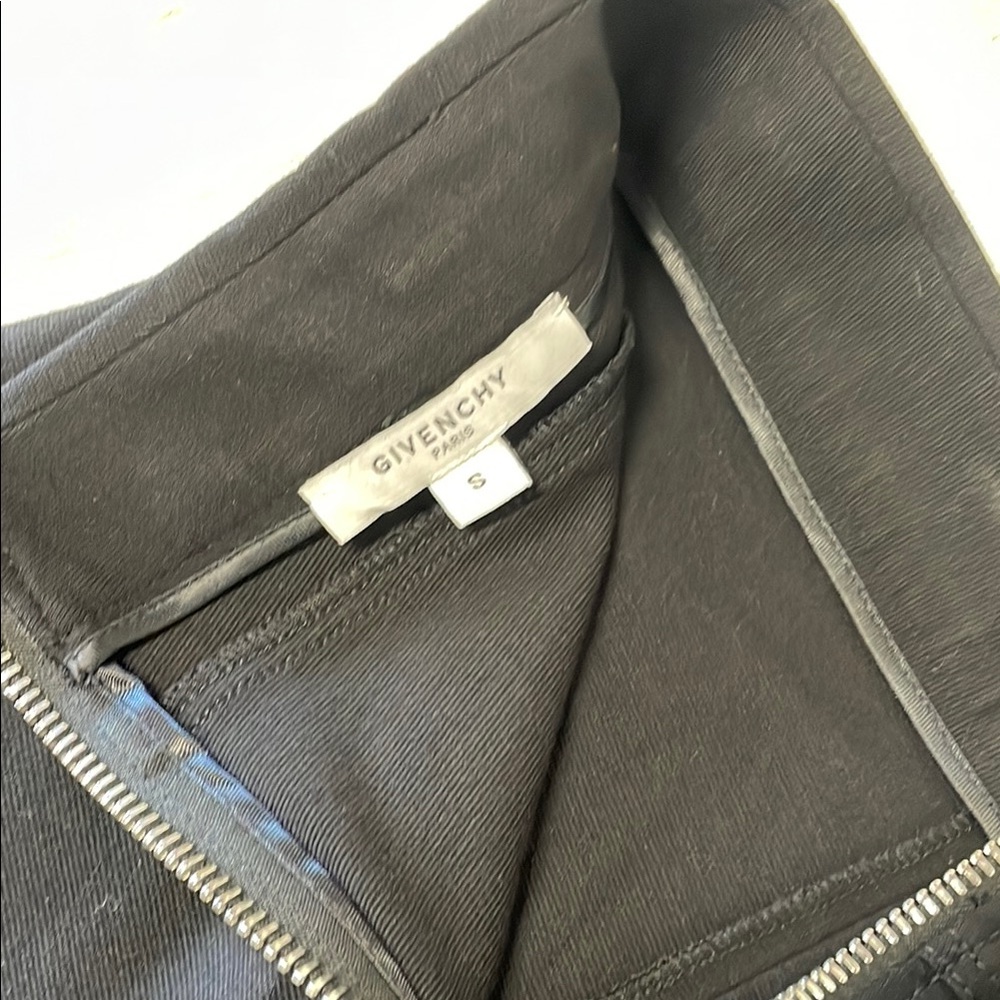 Givenchy Black leggings with Sleek Zipper Detail